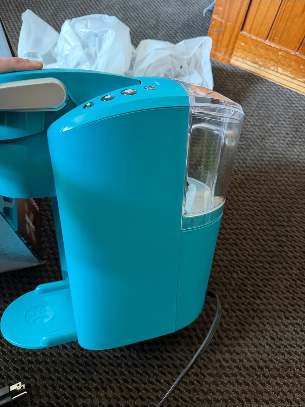 Brand New Keurig Single Serve Coffee Maker in Turquoise Blue